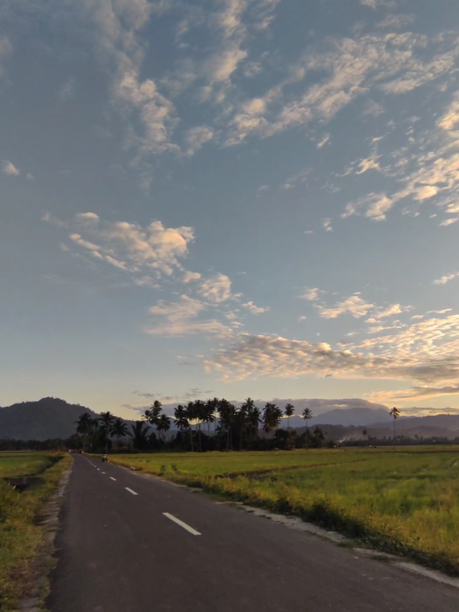 #sunset #whereweare  . . . . . #onedirection #colorgrading #intelinside #pocox3nfc #pocox7pro #mentahanvideo #fyp #foryoupage #masukberanda #ip