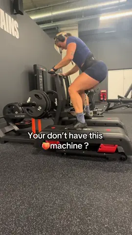 Not every gym has the same machines  but that’s no excuse! 💪 Here’s a simple alternative you can do to hit those glutes let’s build that shelf together and keep progressing 👊🔥 #NoExcuses #GymTips #onlinecoach 