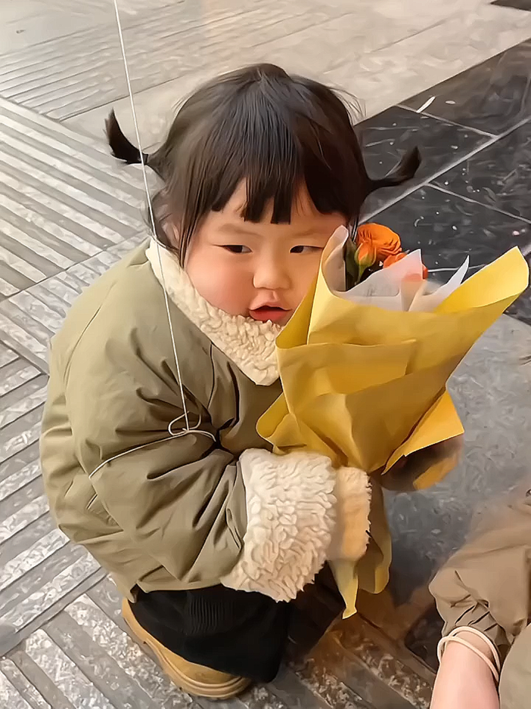 em bé lên phố 😙😚 #cute #cutebaby #瑶一瑶小肉包 #yaoyiyao #babylove 