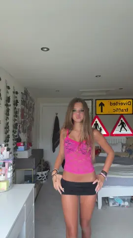 pink👅 #fyp #forwards #fitcheck #pink #drkthelyricsguys