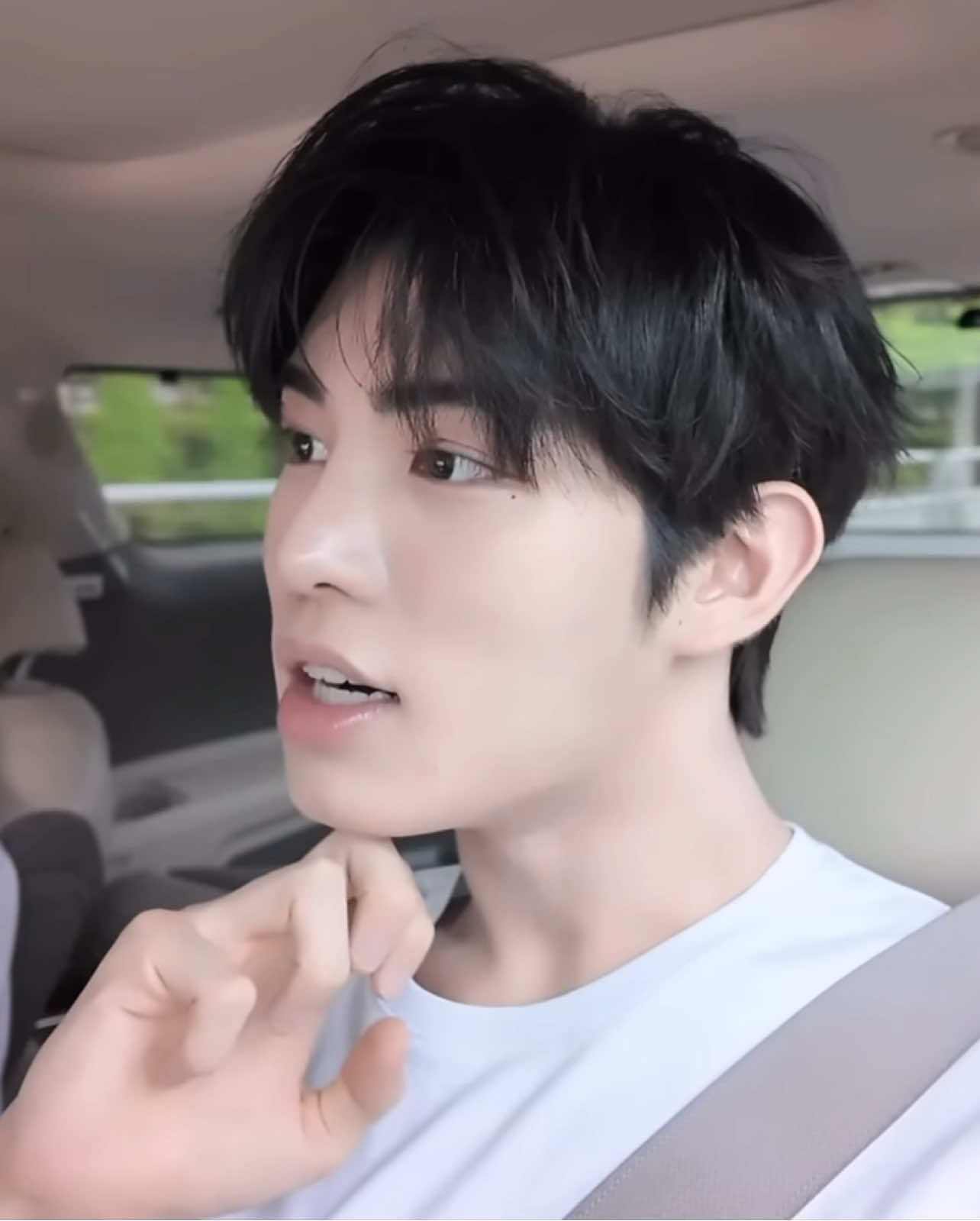 minje in plain white tee🧎‍♀️‍➡️#Minje #KickFlip #킥플립 