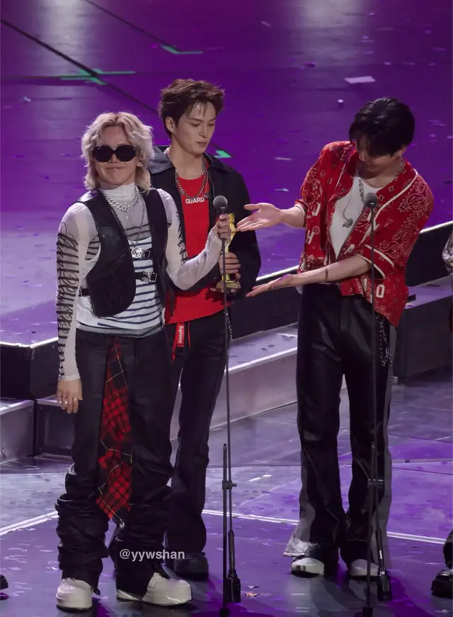 imuuutttt banget bang ihhhh gemeesss🤏🏻😭 #treasure_yg #hyunsuk 