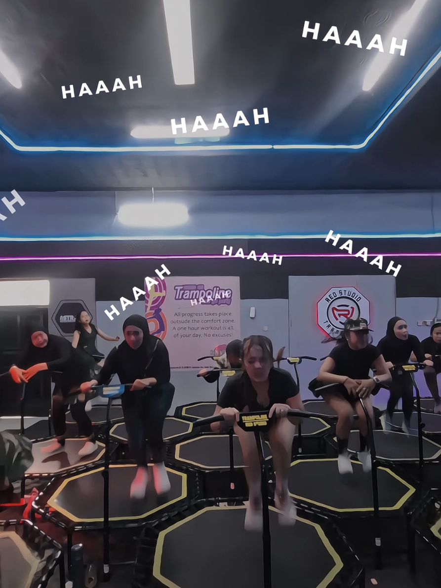 Haaaaaaaaaaaahhhh HARI YANG MANTAP 💣🥵 . . #senamtrampolineindonesia #trampoline #fypage #astrami #progressive @putri.dewii12 @piwpie4 @elahade 