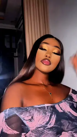 💄 Mise en beauté signée Gentleman Barber !*   Aujourd’hui, on a sublimé un visage avec un *maquillage professionnel*, alliant élégance, finesse et glow parfait ✨   ✔️ Teint lumineux   ✔️ Regard captivant   ✔️ Finition impeccable   📍 Gentleman Barber – Grand Standing, Thiès   📞 76 632 33 21 / 71 031 75 85   *Parce que chaque beauté mérite d’être révélée.* --- #makeup #meme #GlowUp #beauty #maquillage 