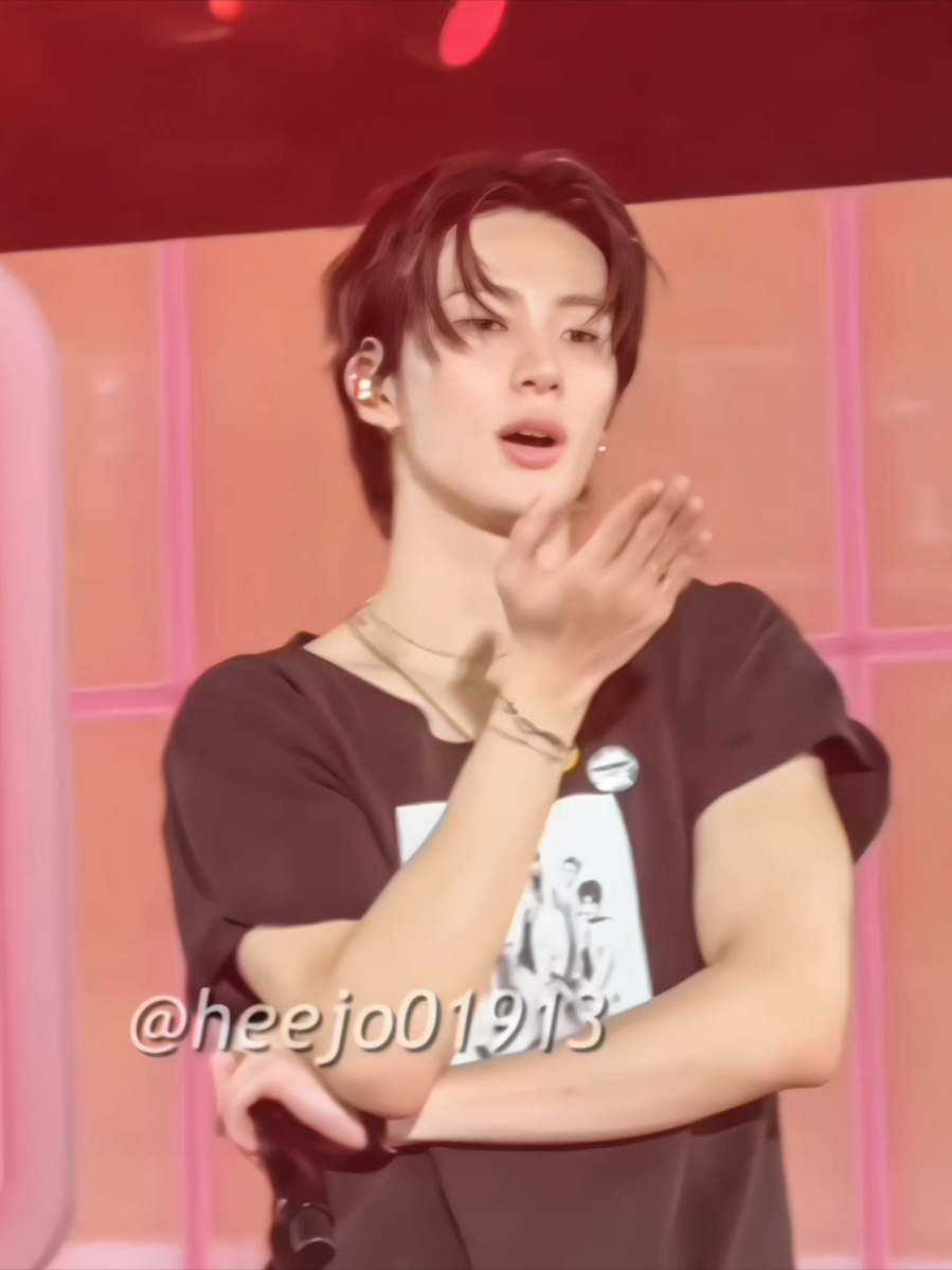 his hairstyle 🧎‍♀️ #anton #riize 