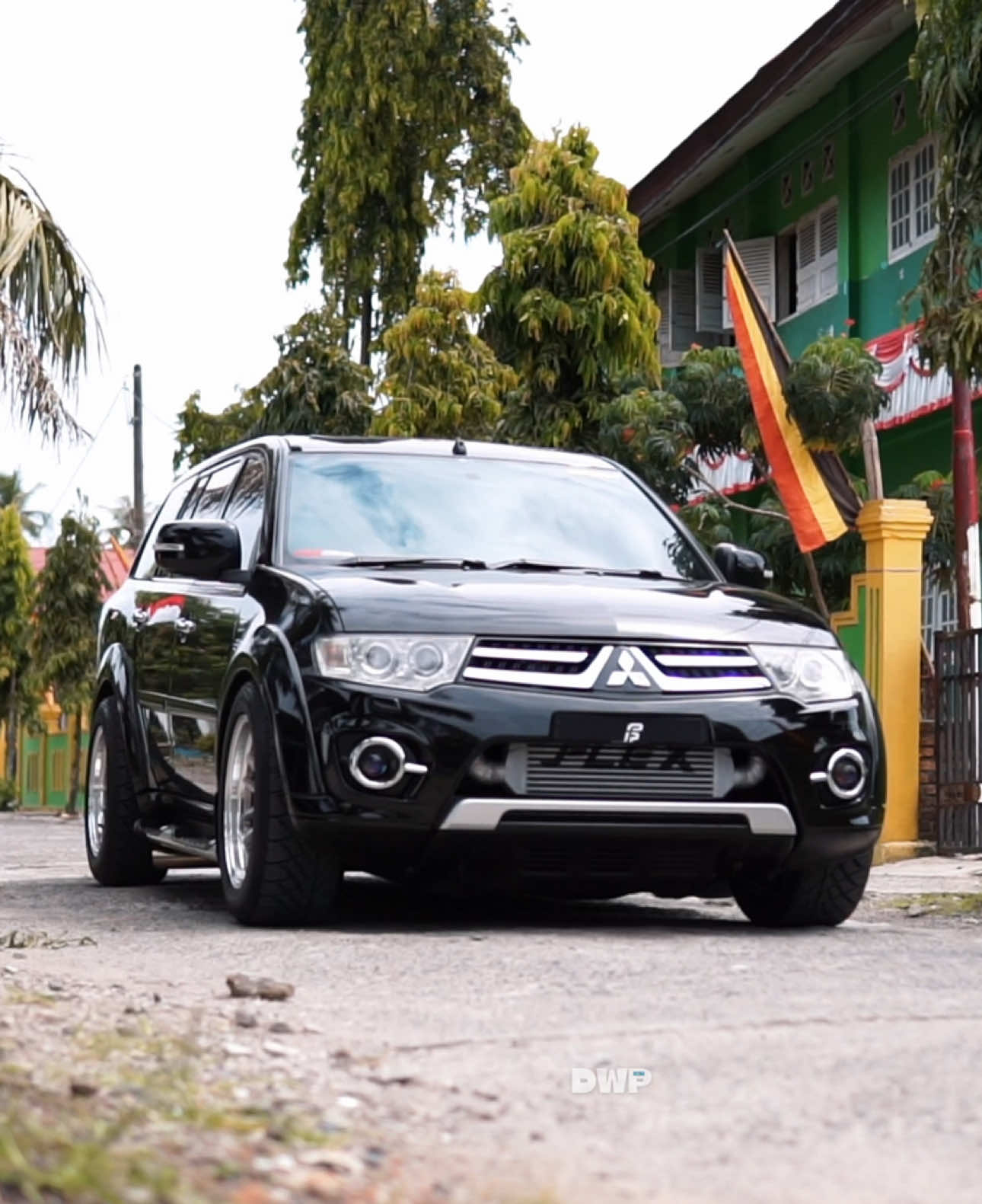 maaf jadi glowing @dewepemedia  @JS_Garage @AXCELIO479 @Simer 💨💨🤭🤭 #pajerosport #pajerodiesel #pajeromodifikasi #pajerosportindonesia #diesel 