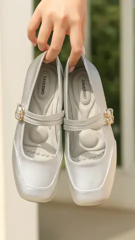 Gio Saverino Sepatu Mary Jane  ✨ Elegan & nyaman dalam satu langkah. Sepatu Mary Jane klasik dari Gio Saverino, pilihan sempurna untuk tampilan chic sehari-hari. 👠✨ #giosaverino  #MaryJaneShoes #ElegantStyle  #everydaychic #OOTD 