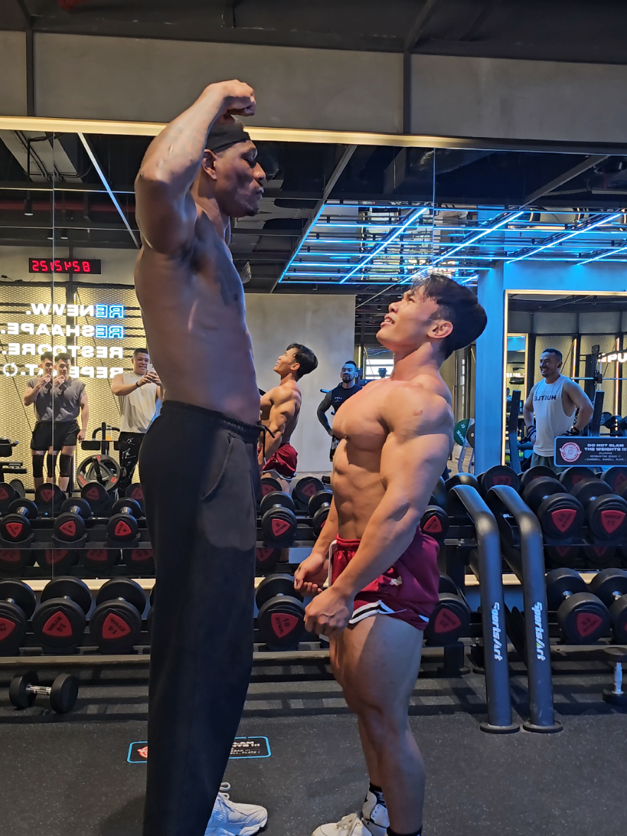 Basketball meet bodybuilder ☠️🤣 