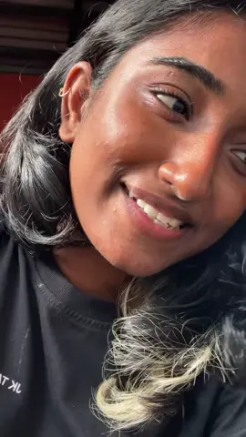 විදුරු බිදෙන්නෙ සද්දෙට 💔