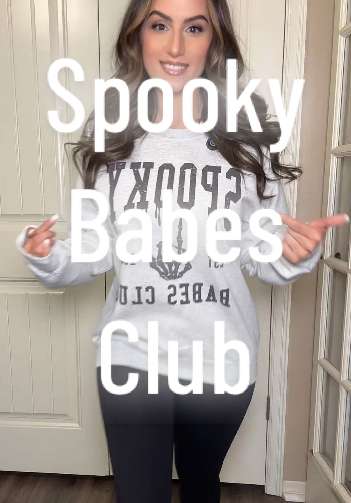 Ahhhh this sweatshirt is literally perfect! Now is the time to grab all your Halloween gear before they disappear! @SimplyYoly #spookybabesclub #halloweensweatshirt #spookyseason #tiktokshopcreatorpicks 