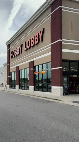 So many cute home decor 🧡 @Hobby Lobby  #autumndecor, #falldecor , #fallvibes, #fallaesthetic , #seasonaldecor