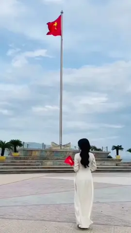 - Nha Trang một chiều bình yên…  #demo #quangtruong2thang4 #nhatrang #aodai 