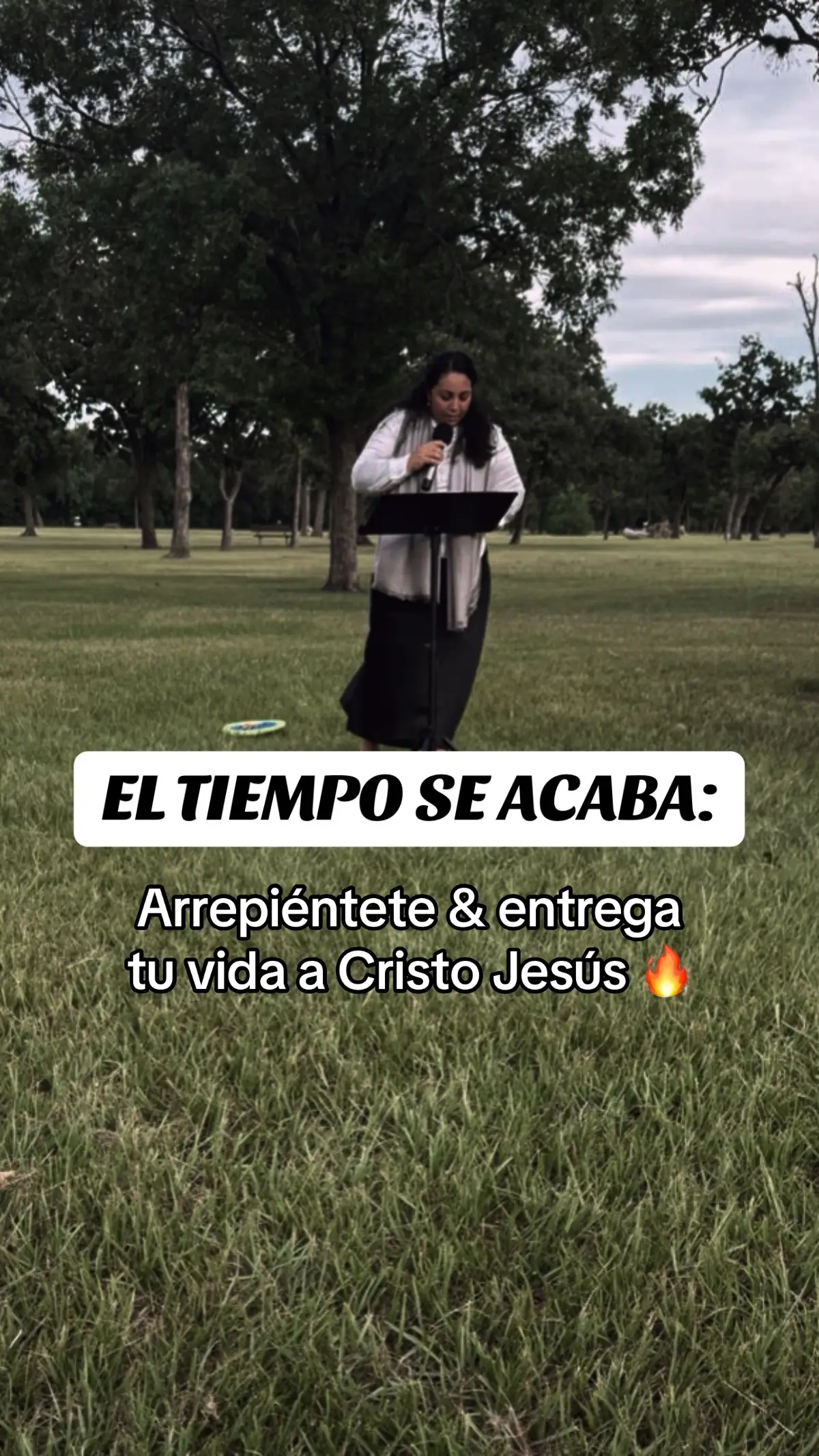 No juegues más y vuelve tu corazón a Jesús porque el tiempo se acaba! Hoy aún hay oportunidad y la misericordia de Dios se extiende para tu vida este día, tómala y corre a Jesús porque Él te espera con los brazos abiertos para perdonarte y abrazarte 🔥🔥🔥 #evangelistaelizabethlopez #predicandoajesus