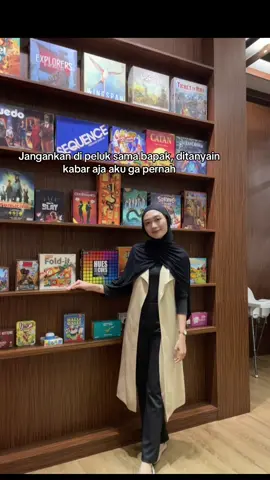 Dari kecil sampai sebesar ini aku gatau rasanya di peluk bapak gmna😊 #sad #ketikaayahcintadanlukaanakperempuannya 