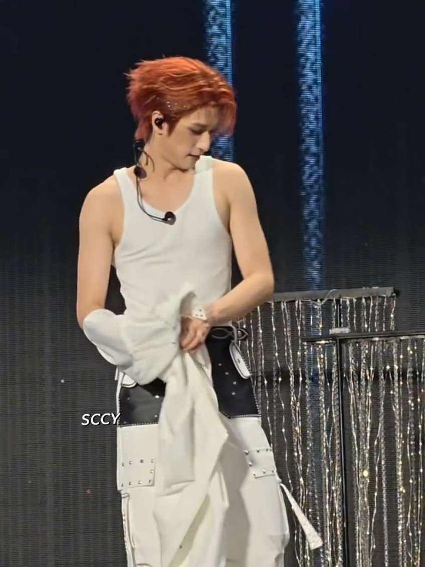 nice body 🤭✨ #严浩翔 #yanhaoxiang #tnt时代少年团 #nghiemhaotuong  #tnt_thời_đại_thiếu_niên_đoàn 