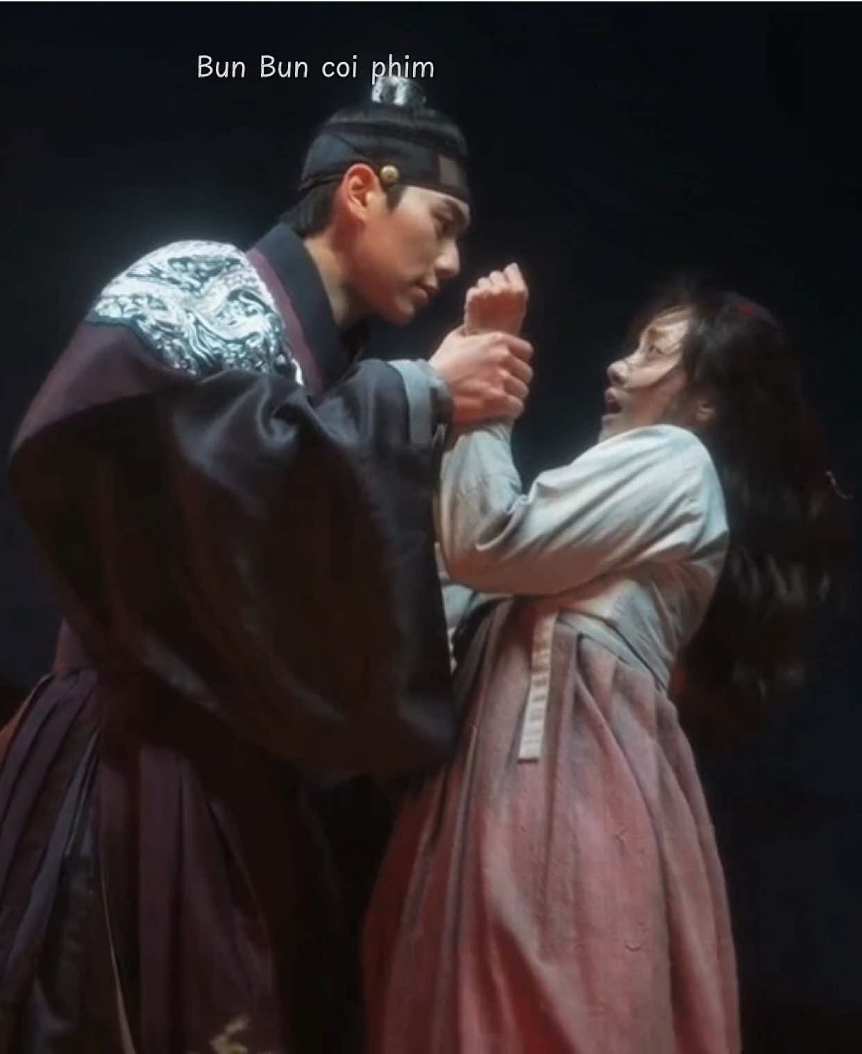 Chưa thành thân thì để ta lo cho, đơn giản mà :))  Phim Ngự trù của bạo chúa tập 2 #bonappetityourmajesty #ngutrucuabaochua #limyoona #leechaemin 