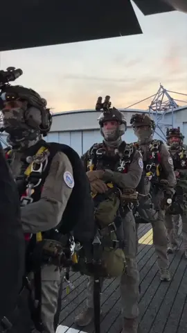 #paratrooper #pilot #usmilitary #paratrooperairborne #trending #viral #usa🇺🇸 #usa_tiktok 