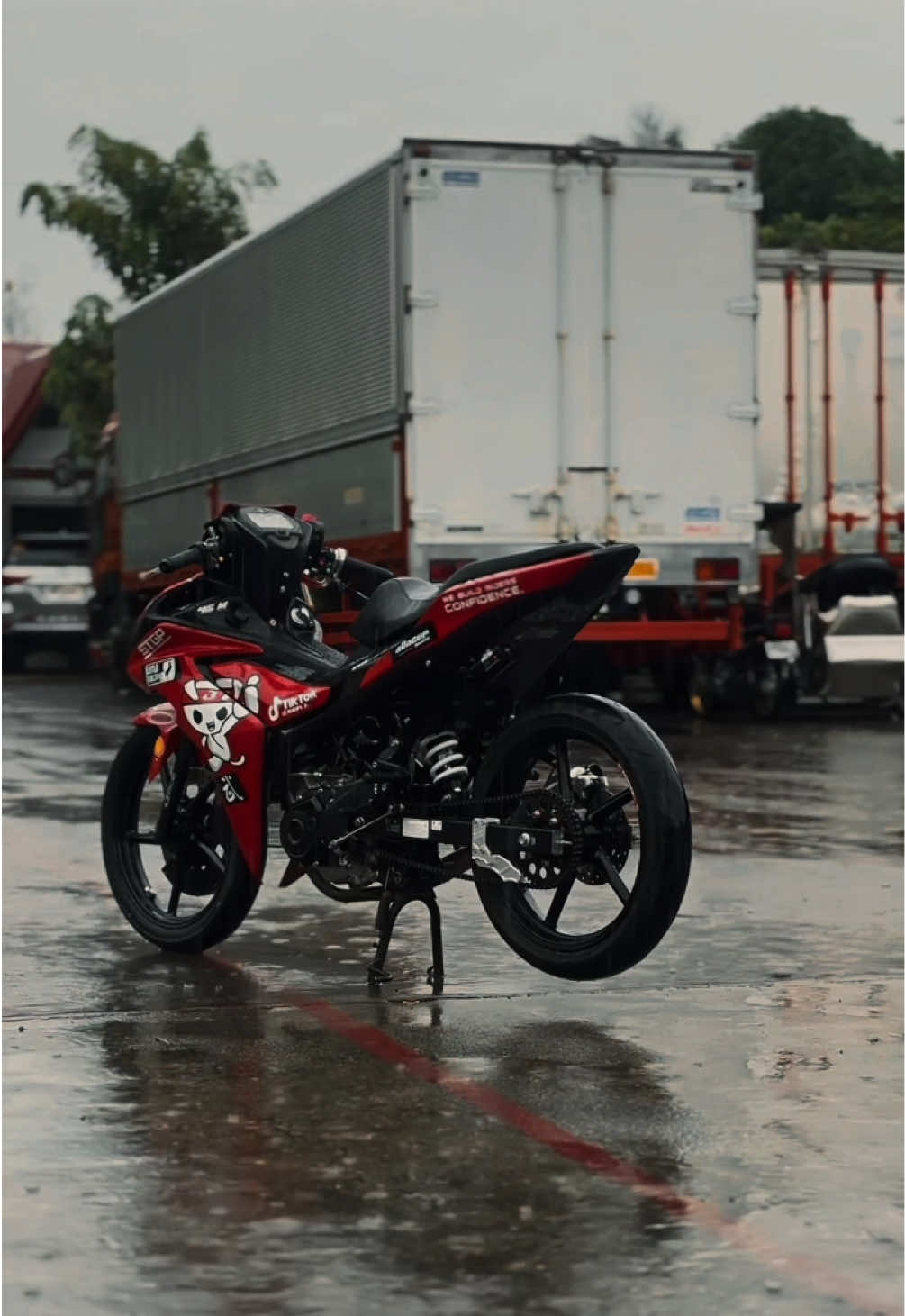 KOPi sa ulan 🌧️ #RCBPHILIPPINES #ridewithrcb #umaracing #streetgpconcept #fyp 