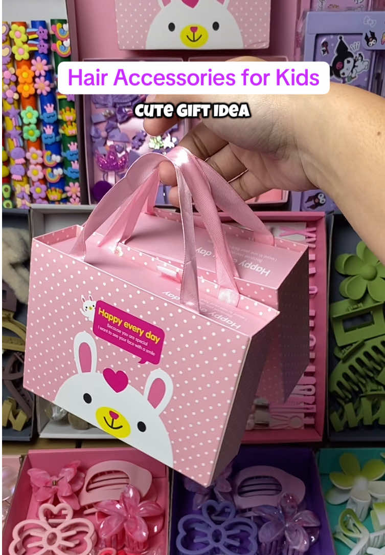 Affordable gift set for your princess. 18pcs hair accessories for kids.  #giftforkids #giftideas #christmasgift #christmasgiftforkids #hairaccessoriesforkids 