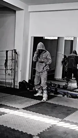 Boxing footwork and speed 🥊🔥#viral_video_tiktok #boxing #trading_video #fypシ゚viral #boxer 