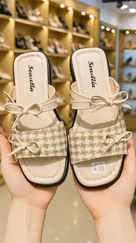 Sandal flat ala Korean simple tapi tetep keren di pake untuk jalan jalan #sandalwanitakekinian #fyppppppppppppppppppppppp 