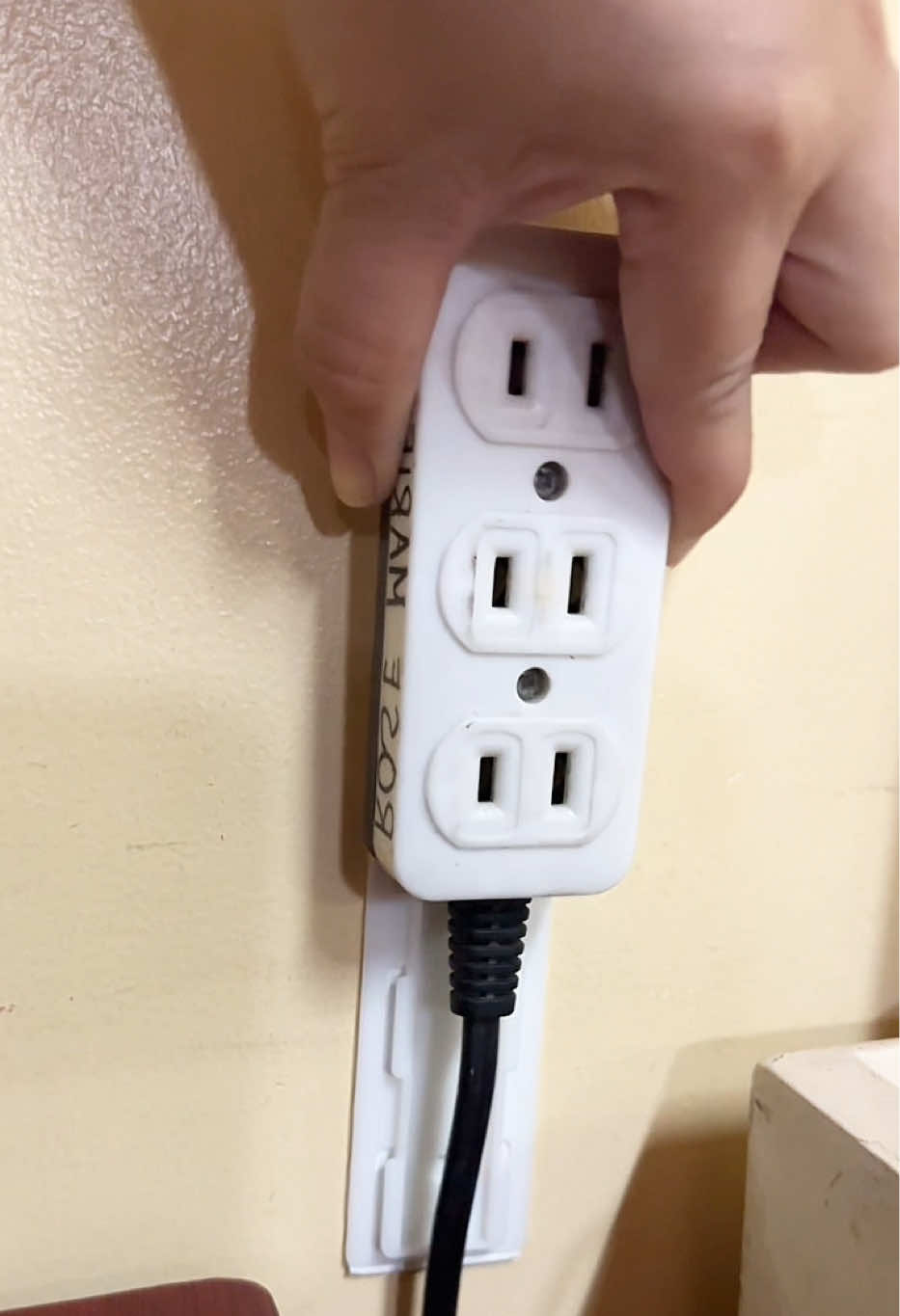 Meron pala neto! Ang tagal kong hinahanap to 😆   #socket #socketfixer #hometips #tipidtips #fyp 