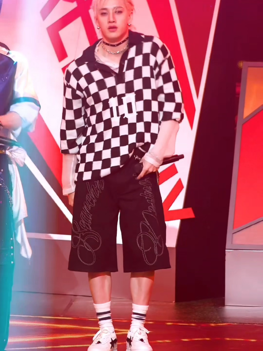 Bang Chan and this move, right here #bangchan #hyunjin #i_n #straykids #skz 