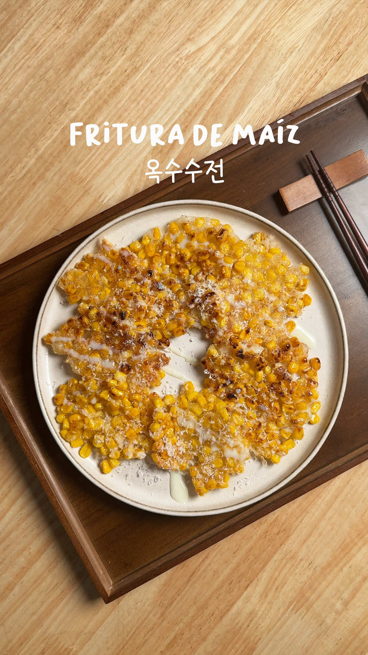 [Ingredientes] *cda=Cucharada(Tbs) *cdta=Cucharadita(Tsp) 280g de maíz en lata(2 latas) 5 cdas de maicena(o fécula de patata) Leche condensada al gusto Queso parmesano al gusto #옥수수전 #recetasfaciles #EasyRecipe #maiz #comidachina ?