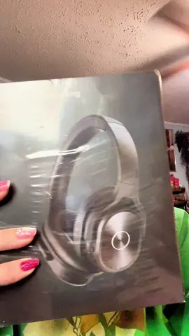 Active Noise Canceling Headphones with hardshell case multiple color options #tiktokshoplabordaysale #rushtok2025 #headphones #noisecancellingheadphones 