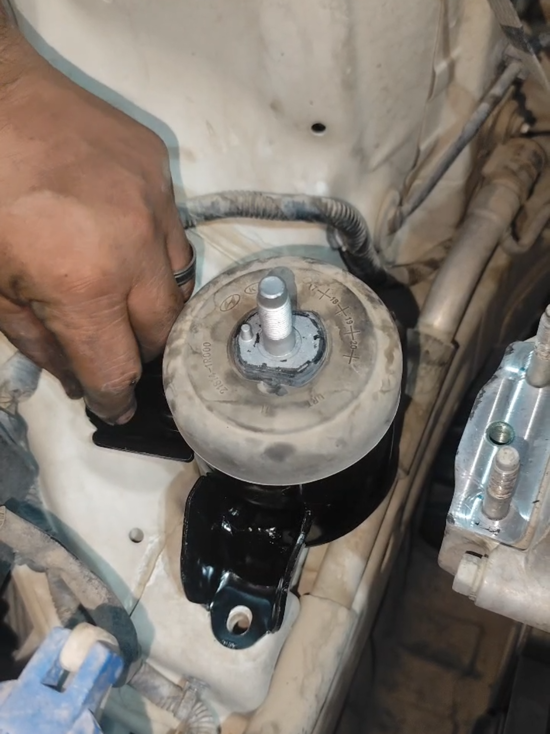 engine mounting replacement #auto #mechanic #automotive #repair 