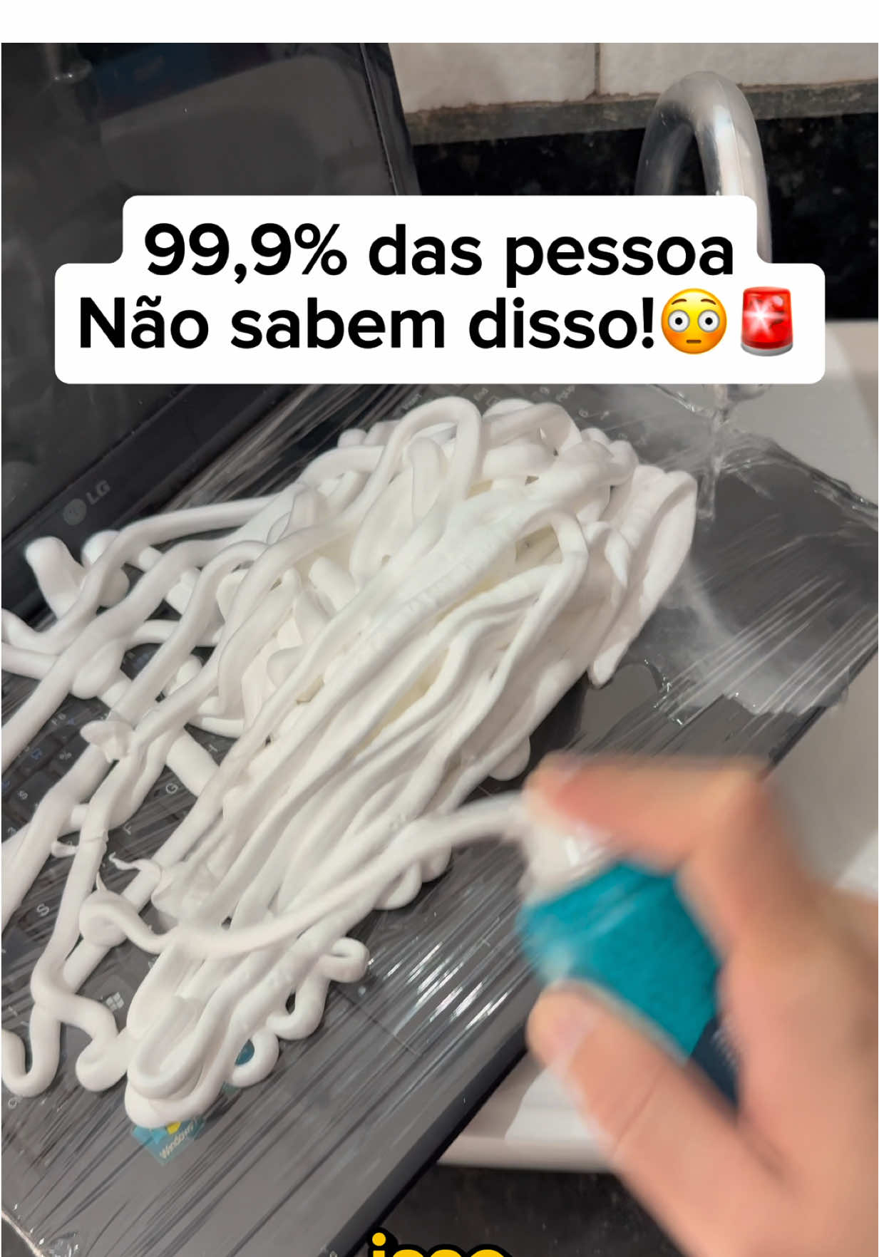 99,9% dos técnicos de computador não vão ti monstra isso!!! Vai te levar pra outro nível. ✅ Windows + H = digita por comando de voz ✅ Windows +k = espelha a tela ✅ Windows + L = Bloqueia a Tela ✅ Windows + . = Libera emojis ✅ Windows + V = histórico de textos e imagens ✅ Windows + Alt + R = gravar a tela ✅ Windows + G = Enfontra suas gravações ✅ Ctrl + Shift + Win + Alt = ferramentas online Já manda pra quem precisa saber dessas dicas de pc. #dicas #tecnologia #pc #computador #Windows  