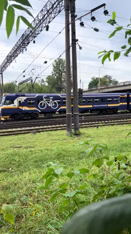 ЕПЛ9т-007 прямує з вокзалу на перегін зборонів #ЕПЛ9Т #УЗ🇺🇦 #укрзалізниця #спотт #львів 