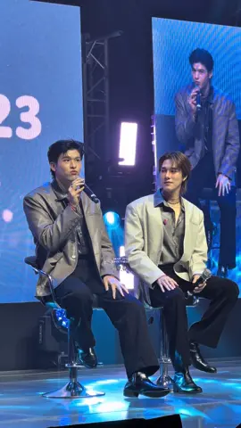 ช่วยกันขายของมากกกก 555555555555555 #gmmtvfanday23inmanila 