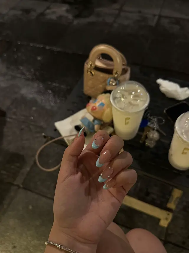 Bình yên là khi hôm nay cảm thấy trời thật đẹp, và mình không có gì phải bận lòng #viral 