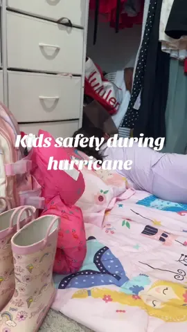 In Florida, it’s currently hurricane season, and each one can be unpredictable. For now, there’s no immediate threat, but I always keep an eye on the news, and I have an emergency bag ready as well as a backpack for my child. Maybe some of my tips will be useful to you, and God willing, none of you will ever have to face difficult moments🙏#safety #momlife #hurricaneseason #hurricane #safetyfirst 