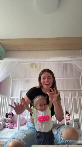 Maria Paula ama bañarse, pero ahora ama con locura bailar.