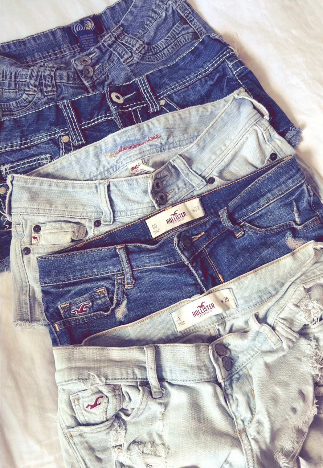 Vintage mini low rise denim shorts>>> Available on my Depop- kinsley2k  😘 #depo#depop #y2kb#tumblraestheticr#lowrisei#mini