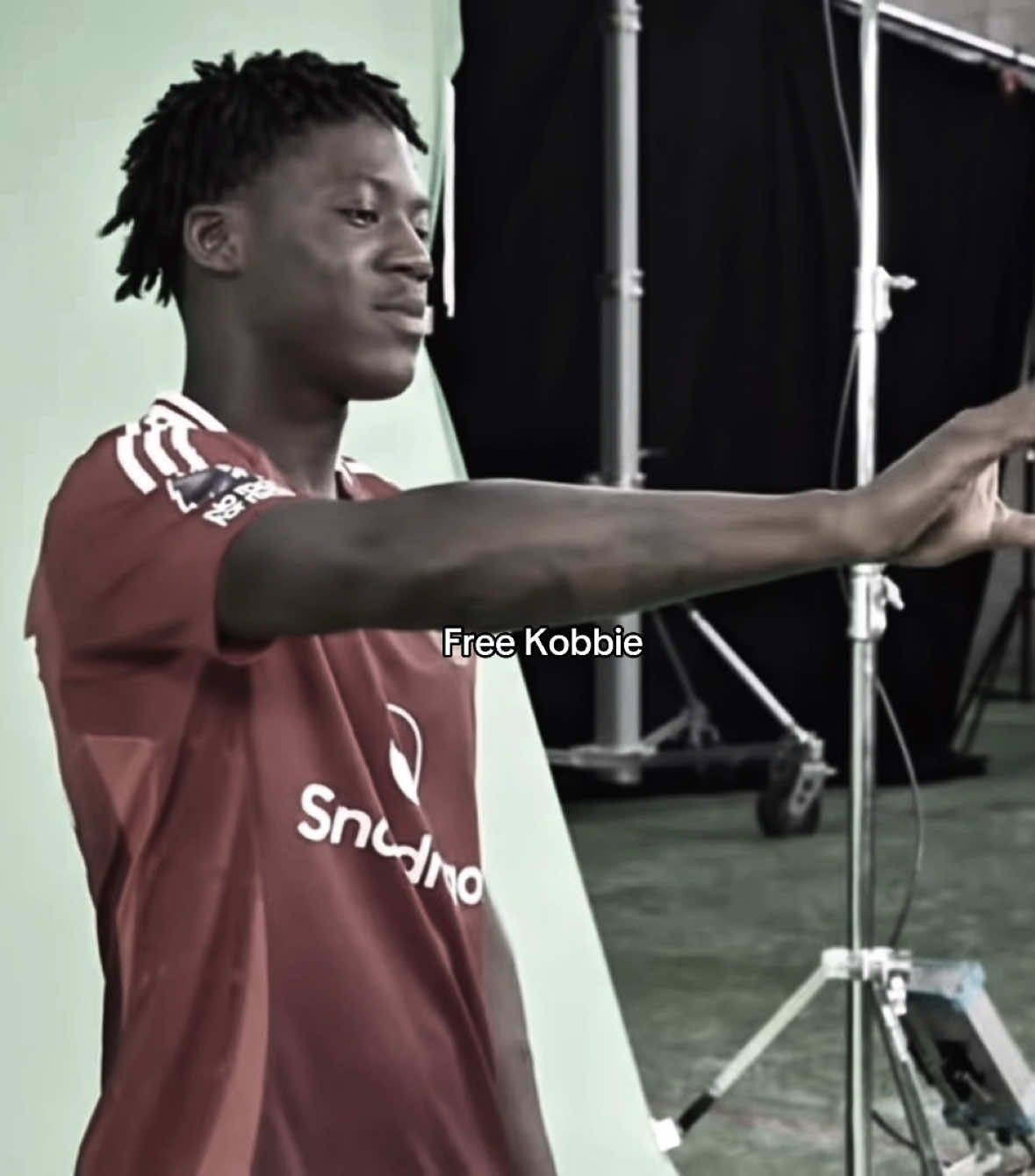 0 minutes for Kobbie Mainoo this season is abysmal. Why is Ruben Amorim not playing him? Free Kobbie Mainoo man.. 😪 Poor result against Fulham today. @Manchester United  — — #mainoo #manchesterunited #football #fyp #kobbie 