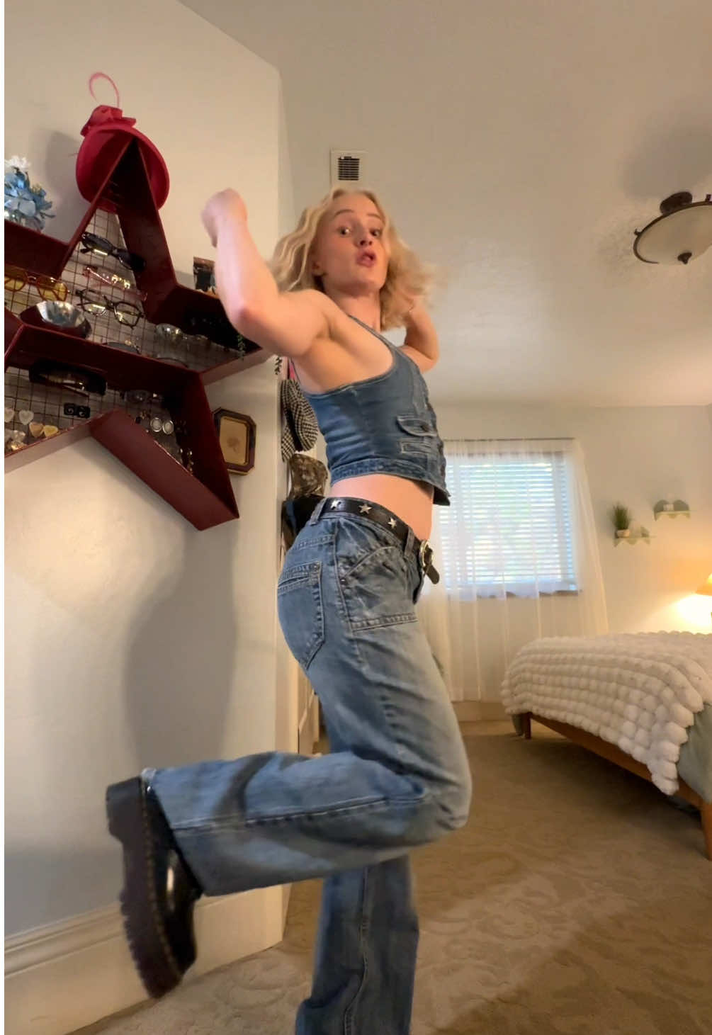 YOU CAN DANCE JUST MOVE YOUR FEET 🕺🪩 #fyp #dance #dancing #gymnast 