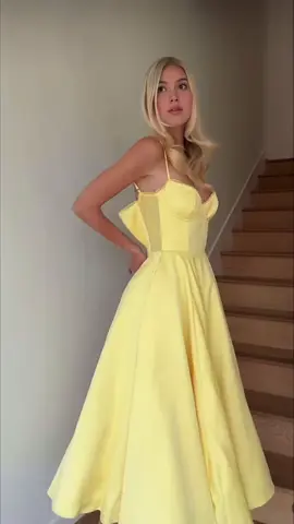 ✨ Vestido de Moda ✨ Modelo novo com estilingue delicado, caimento elegante e cintura marcada que valoriza a silhueta. Perfeito para quem busca estilo, conforto e um toque de sofisticação em qualquer ocasião! 💃👗 #VestidoFeminino #ModaFeminina #LookPerfeito #Estilo #Elegância     