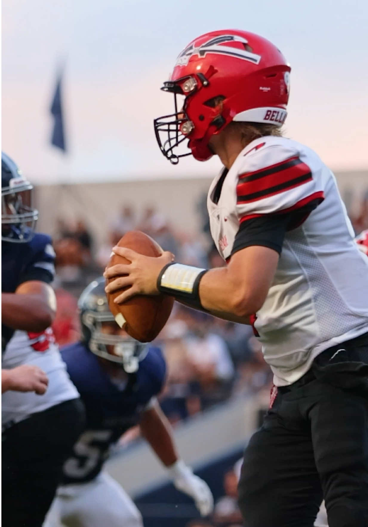 This play was so smooth👌🏼 #sportstiktok #football #highschoolfootball #fyp #videographer 