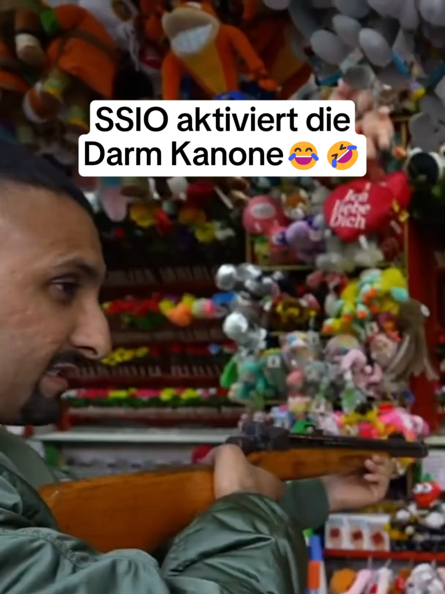SSIO aktiviert die Darm Kanone😂🤣 #monte #montanablack #montanablack88 #ssio #dom #hamburg #stream #twitch #live #special #highlight #nutöööö #song #rap #achterbahn #fahren #fahrt #kontrolle #dosen #polizei
