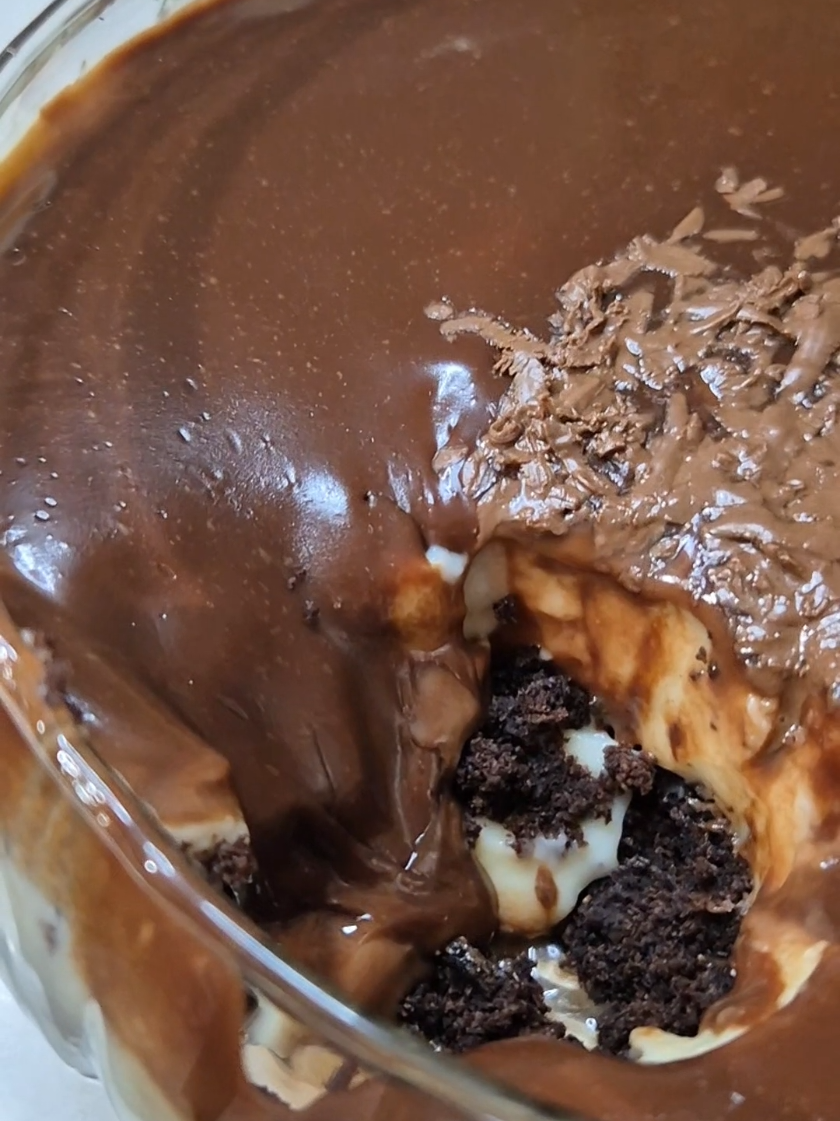 SPOONFUL TARİFİ 💯Cafelerin en çok satan Viral Tatlısı ❗Kaşık dolusu bu nefis tatlıyı denemelisin  KEKİ EVDE Kendiniz Yapalım  Çok kolay ve lezzetli bu nefis tatlıyı denemelisin Denemeyi ve kaydetmeyi unutmayın. malzemeler keki 1 yumurta yarım çay bardağı şeker yarım çay bardağı sıvıyağ yarım çay bardağı süt 1.5 su bardağı süt 1 yemek kaşığı dolusu kakao  1 paket vanilya yarım paket kabartma tozu   -- isterseniz hazır baton kakaolu kek kullanabilirsiniz kreması 1 litre süt 1 çay bardağı şeker 1 yemek kaşığı nişasta 3 yemek kaşığı un 1 yumurta sarısı 1 paket vanilya  sonra yarım çay bardağına yakın   krema 200 gr çikolata 140-150 gr sıvı krema 