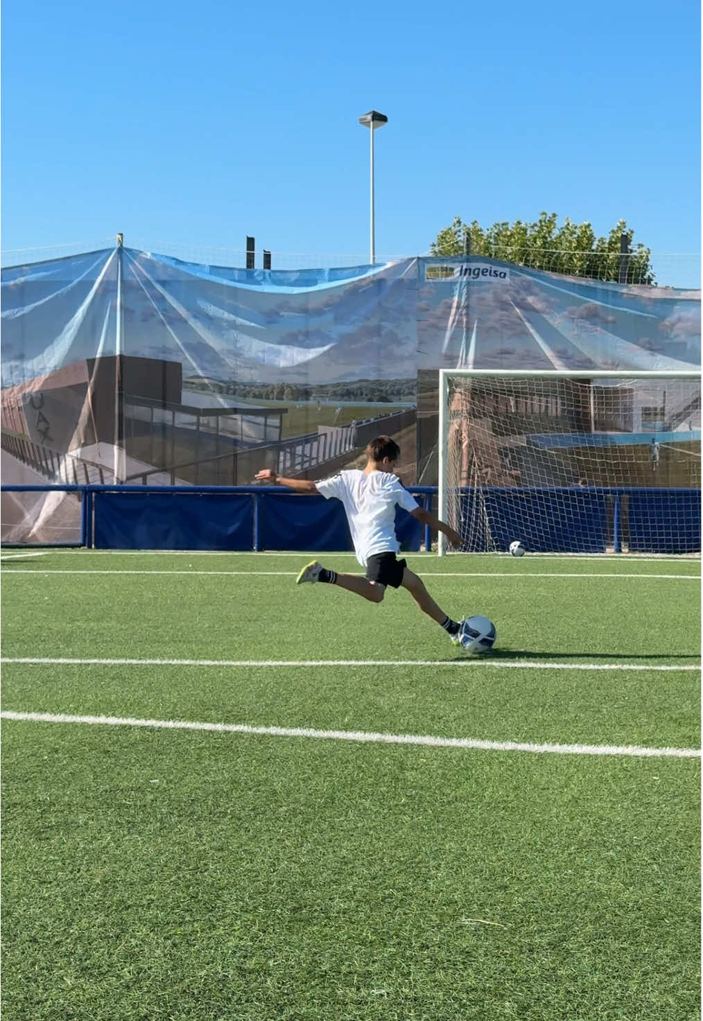 Finishing Drill part 2. With @alexeymayorau ⚽️ We focus on: ✅ Passing ✅ First touch ✅ Timing  ✅ Finishing ✅ Scanning Hard work and repetition — that’s how improvement comes. 🔁 #PradasAcademy #FinishingDrill #PlayerDevelopment #TrainLikeAPro #YouthFootball #FootballTraining #FirstTouch #Scanning #elitestandards 