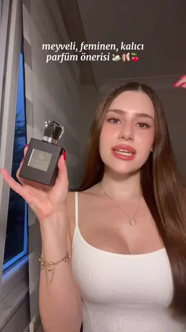 Kırmızı meyveli, miskli, girly, şampuanımsı ve performansı haaarika olan bir parfüm✨ aka aşırı ben bi koku @rgfragrancesofficial  *reklam değil *pr  #fyp #fypage #perfumetok #rgfragrances #halley #tizianaterenzihalley #meyveliparfüm #parfümtiktok #parfümtok #parfüm #parfum #scenttok #parfümönerisi #uygunfiyatlıparfüm #perfumetiktok #kalıcıparfum 