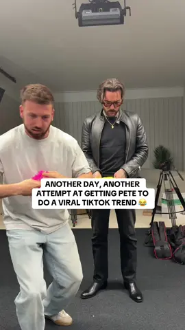 Pete loves a TikTok trend pass it on #stayingrelevantpodcast #samthompson #petewicks #trend #hairbob 