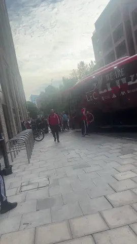 Liverpool players arriving in Newcastle refusing to sign 🔴⚪️#liverpool #liverpoolfc #premierleaguechampions #championsleaguewinners #foryoupage