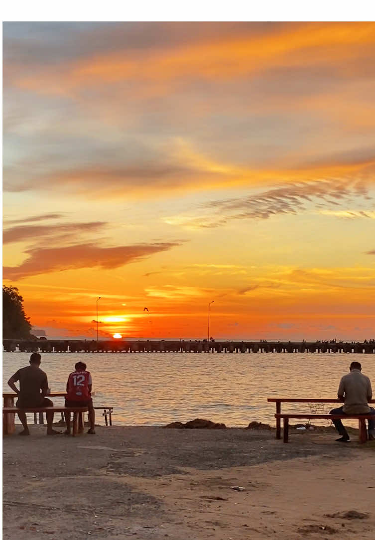 Tempat nyunset baru di dekat pelabuhan calang nih😍#fyp#cintadariseberang#sunset@TELUKSENJA.ID_ 