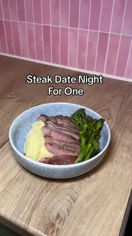 Date night for 1♥️ ps. Do you prefer voiceovers or tunes?#comfortfood #mealforone #fyp #steak 