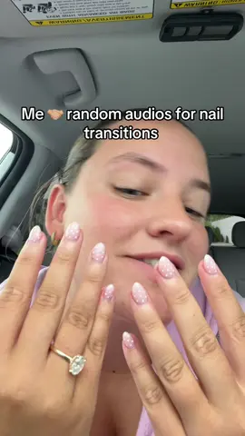 Cutie little polka dot nails 